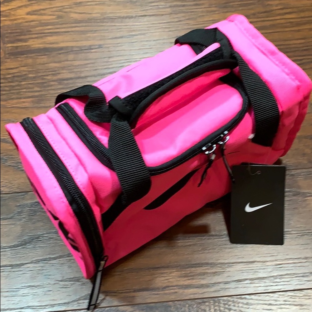 Nike Brasilia Fuel Pack - Picture 2 of 16